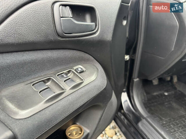 Черный Мицубиси Лансер, объемом двигателя 1.58 л и пробегом 202 тыс. км за 4100 $, фото 13 на Automoto.ua