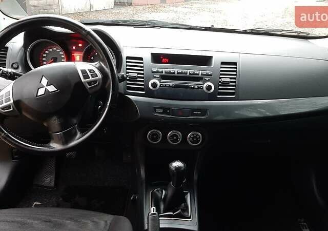 Черный Мицубиси Лансер, объемом двигателя 2 л и пробегом 63 тыс. км за 8000 $, фото 4 на Automoto.ua