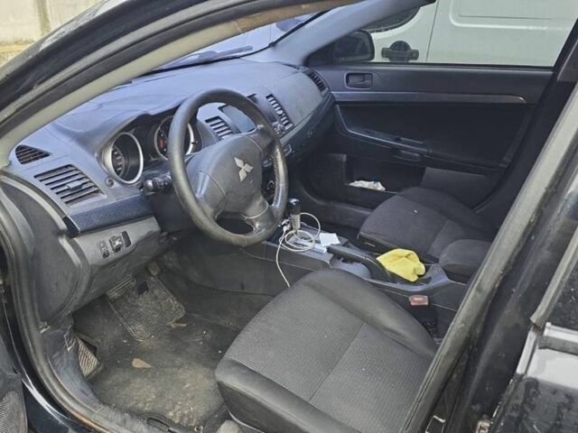 Черный Мицубиси Лансер, объемом двигателя 1.5 л и пробегом 300 тыс. км за 2500 $, фото 3 на Automoto.ua