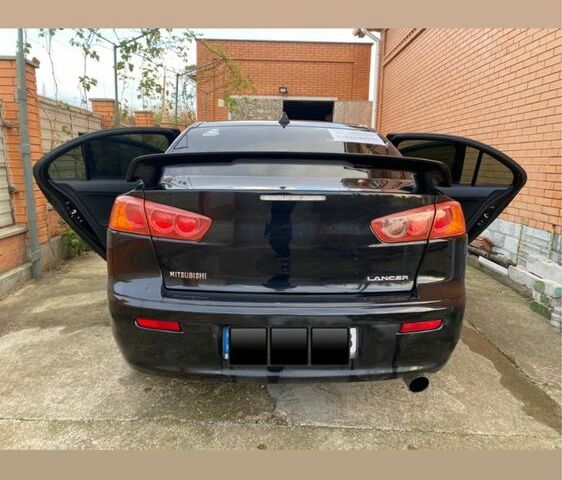 Черный Мицубиси Лансер, объемом двигателя 2 л и пробегом 140 тыс. км за 7200 $, фото 3 на Automoto.ua