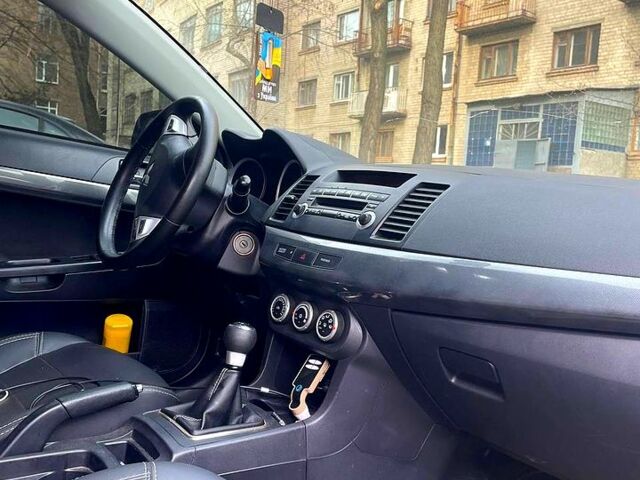 Чорний Міцубісі Lancer, об'ємом двигуна 2 л та пробігом 255 тис. км за 7200 $, фото 3 на Automoto.ua