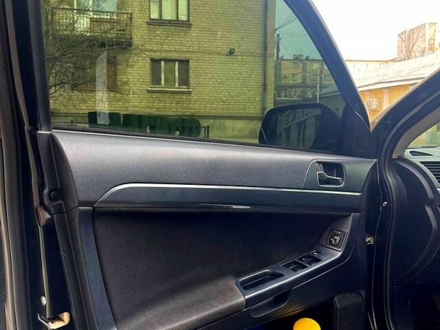 Чорний Міцубісі Lancer, об'ємом двигуна 2 л та пробігом 255 тис. км за 7200 $, фото 4 на Automoto.ua