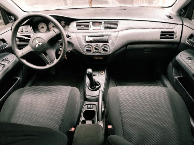 Черный Мицубиси Лансер, объемом двигателя 1.6 л и пробегом 270 тыс. км за 3800 $, фото 5 на Automoto.ua