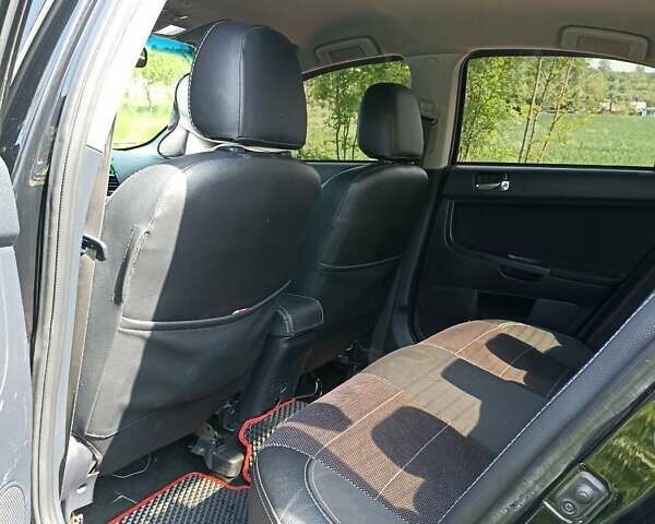 Черный Мицубиси Лансер, объемом двигателя 2 л и пробегом 214 тыс. км за 6300 $, фото 2 на Automoto.ua