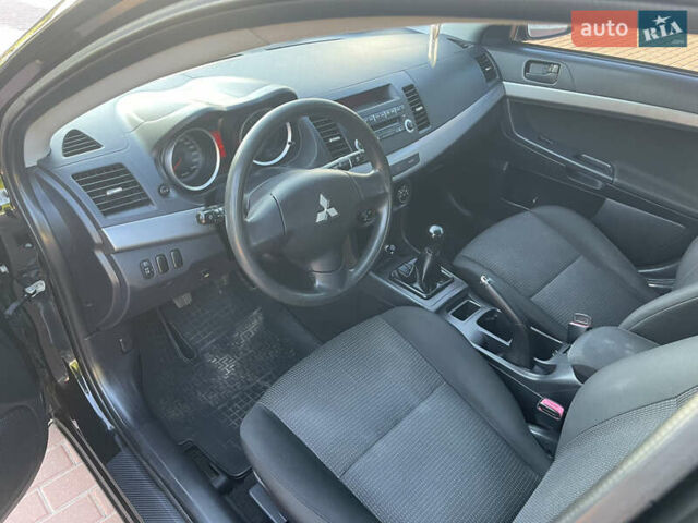 Черный Мицубиси Лансер, объемом двигателя 1.5 л и пробегом 263 тыс. км за 5300 $, фото 9 на Automoto.ua