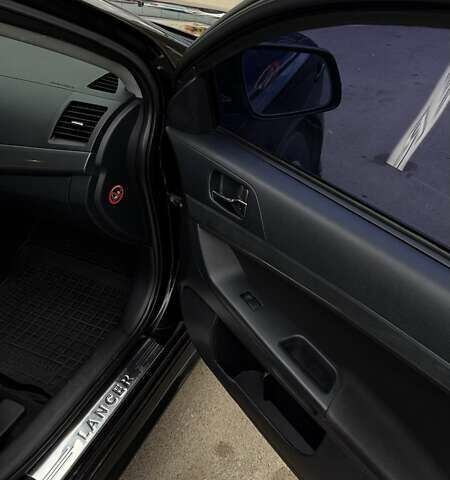 Черный Мицубиси Лансер, объемом двигателя 2 л и пробегом 222 тыс. км за 6000 $, фото 4 на Automoto.ua