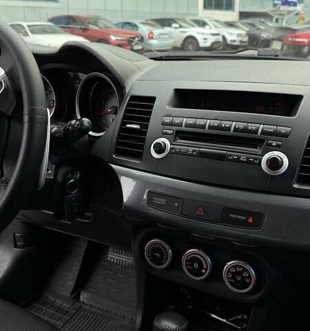 Черный Мицубиси Лансер, объемом двигателя 2 л и пробегом 222 тыс. км за 6000 $, фото 5 на Automoto.ua