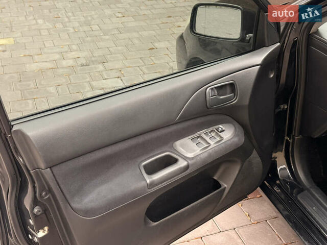 Чорний Міцубісі Lancer, об'ємом двигуна 1.6 л та пробігом 265 тис. км за 4700 $, фото 15 на Automoto.ua
