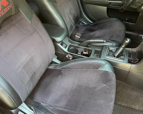 Черный Мицубиси Лансер, объемом двигателя 2 л и пробегом 230 тыс. км за 7000 $, фото 2 на Automoto.ua