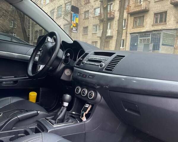 Чорний Міцубісі Lancer, об'ємом двигуна 2 л та пробігом 255 тис. км за 6999 $, фото 4 на Automoto.ua