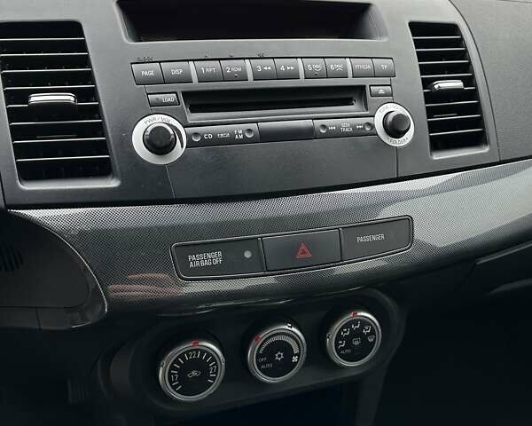 Чорний Міцубісі Lancer, об'ємом двигуна 2 л та пробігом 199 тис. км за 7900 $, фото 30 на Automoto.ua
