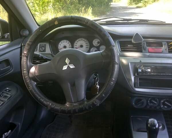 Черный Мицубиси Лансер, объемом двигателя 1.6 л и пробегом 320 тыс. км за 3800 $, фото 2 на Automoto.ua