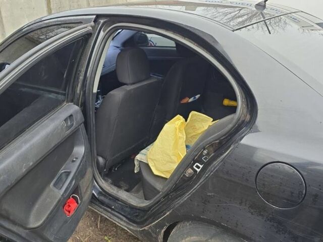 Черный Мицубиси Лансер, объемом двигателя 1.5 л и пробегом 300 тыс. км за 2500 $, фото 2 на Automoto.ua