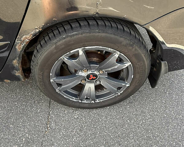 Черный Мицубиси Лансер, объемом двигателя 1.6 л и пробегом 321 тыс. км за 5000 $, фото 15 на Automoto.ua