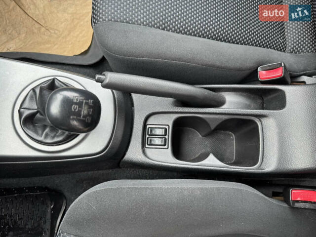 Чорний Міцубісі Lancer, об'ємом двигуна 1.58 л та пробігом 128 тис. км за 5999 $, фото 16 на Automoto.ua