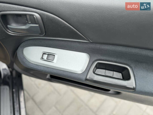 Чорний Міцубісі Lancer, об'ємом двигуна 1.58 л та пробігом 128 тис. км за 5999 $, фото 20 на Automoto.ua