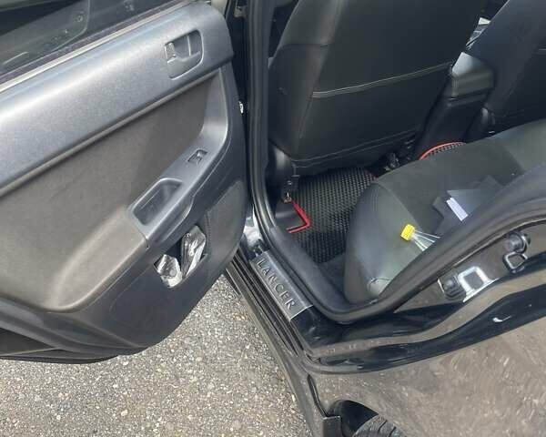 Черный Мицубиси Лансер, объемом двигателя 2 л и пробегом 201 тыс. км за 7000 $, фото 3 на Automoto.ua