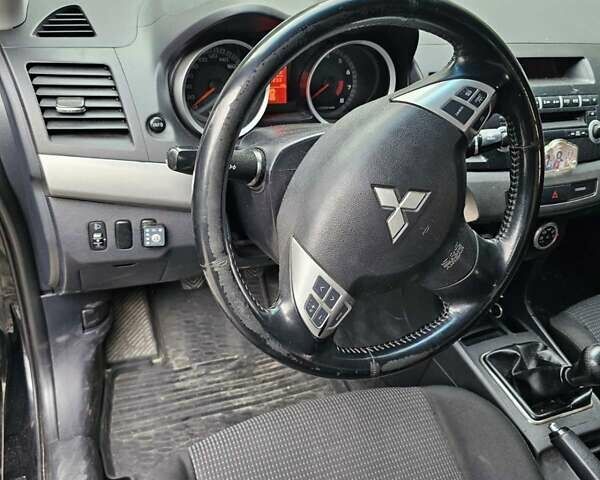 Чорний Міцубісі Lancer, об'ємом двигуна 2 л та пробігом 214 тис. км за 5900 $, фото 2 на Automoto.ua