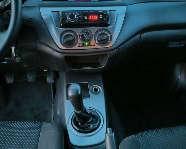 Міцубісі Lancer 2005 у Києві на Automoto.ua Чорний Міцубісі Lancer, об'ємом двигуна 1.6 л та пробігом 245 тис. км за 4000 $, фото 7 на Automoto.ua