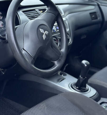 Чорний Міцубісі Lancer, об'ємом двигуна 1.58 л та пробігом 260 тис. км за 3299 $, фото 11 на Automoto.ua