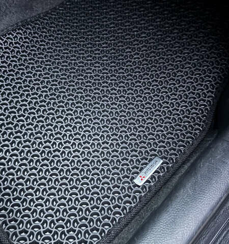 Чорний Міцубісі Lancer, об'ємом двигуна 1.58 л та пробігом 260 тис. км за 3299 $, фото 34 на Automoto.ua