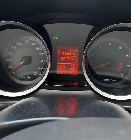 Красный Мицубиси Лансер, объемом двигателя 1.8 л и пробегом 357 тыс. км за 5500 $, фото 5 на Automoto.ua