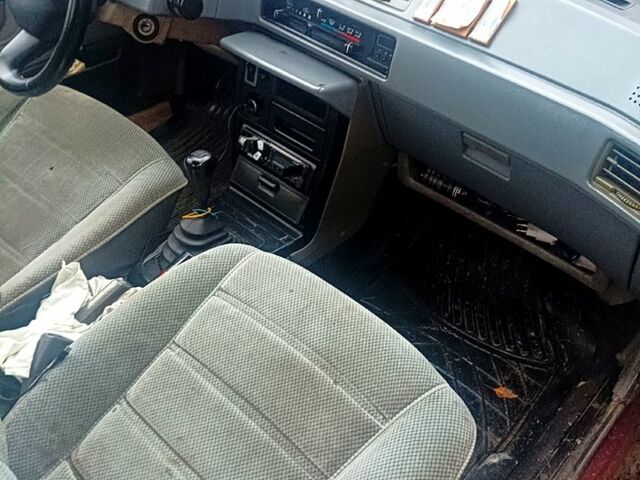 Красный Мицубиси Лансер, объемом двигателя 1.5 л и пробегом 310 тыс. км за 600 $, фото 2 на Automoto.ua