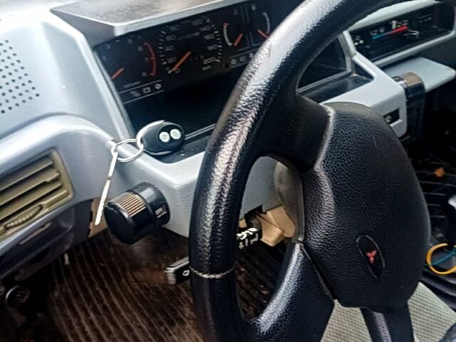 Красный Мицубиси Лансер, объемом двигателя 1.5 л и пробегом 310 тыс. км за 600 $, фото 8 на Automoto.ua