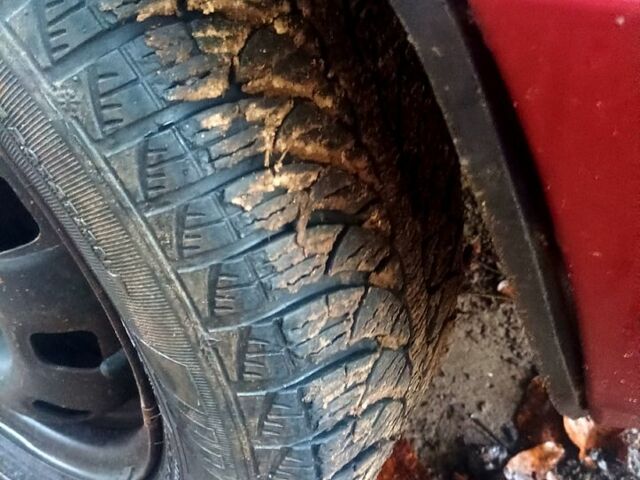 Красный Мицубиси Лансер, объемом двигателя 1.5 л и пробегом 310 тыс. км за 600 $, фото 7 на Automoto.ua