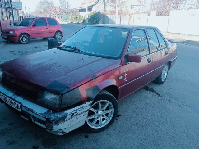 Красный Мицубиси Лансер, объемом двигателя 1.5 л и пробегом 222 тыс. км за 700 $, фото 1 на Automoto.ua