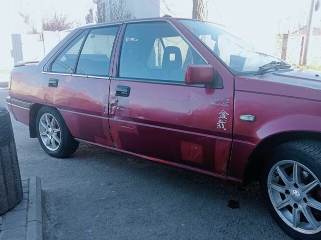 Красный Мицубиси Лансер, объемом двигателя 1.5 л и пробегом 222 тыс. км за 700 $, фото 2 на Automoto.ua