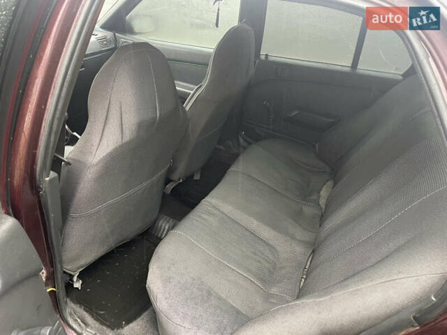 Красный Мицубиси Лансер, объемом двигателя 1.2 л и пробегом 220 тыс. км за 1300 $, фото 6 на Automoto.ua