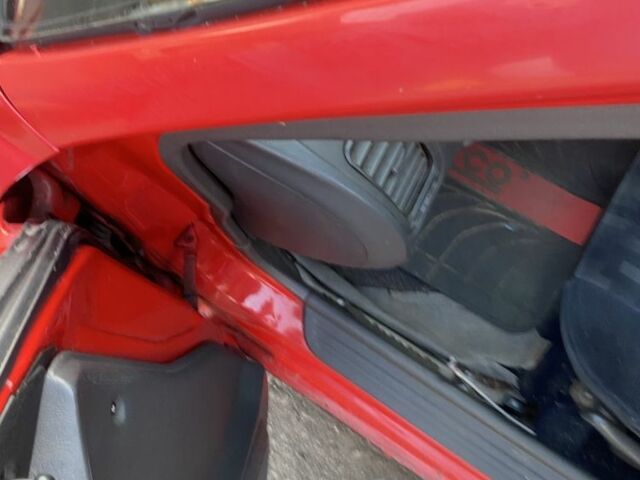 Красный Мицубиси Лансер, объемом двигателя 1.3 л и пробегом 330 тыс. км за 1200 $, фото 1 на Automoto.ua