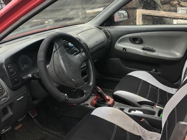 Червоний Міцубісі Lancer, об'ємом двигуна 1.5 л та пробігом 258 тис. км за 1100 $, фото 4 на Automoto.ua
