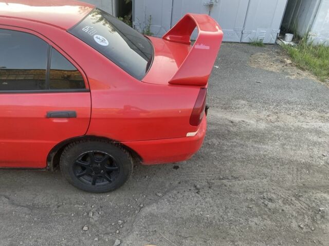 Красный Мицубиси Лансер, объемом двигателя 1.3 л и пробегом 330 тыс. км за 1200 $, фото 5 на Automoto.ua