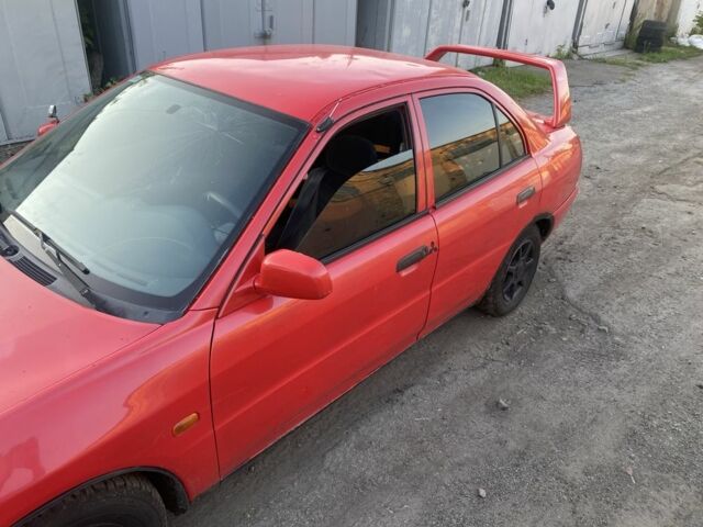 Красный Мицубиси Лансер, объемом двигателя 1.3 л и пробегом 330 тыс. км за 1200 $, фото 4 на Automoto.ua