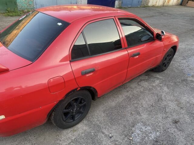 Красный Мицубиси Лансер, объемом двигателя 1.3 л и пробегом 330 тыс. км за 1200 $, фото 6 на Automoto.ua