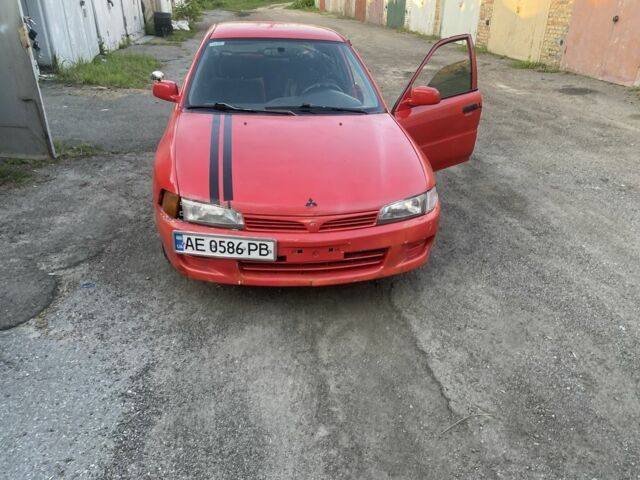 Красный Мицубиси Лансер, объемом двигателя 1.3 л и пробегом 330 тыс. км за 1200 $, фото 3 на Automoto.ua