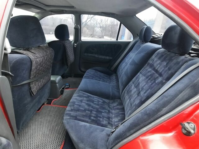 Красный Мицубиси Лансер, объемом двигателя 1.3 л и пробегом 409 тыс. км за 2000 $, фото 5 на Automoto.ua