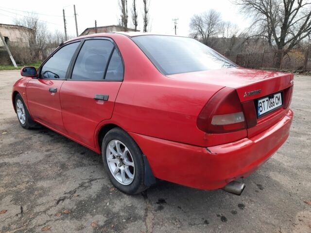 Красный Мицубиси Лансер, объемом двигателя 1.3 л и пробегом 409 тыс. км за 2000 $, фото 4 на Automoto.ua