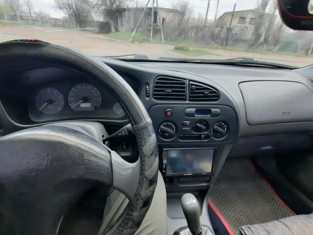 Красный Мицубиси Лансер, объемом двигателя 1.3 л и пробегом 409 тыс. км за 2000 $, фото 6 на Automoto.ua