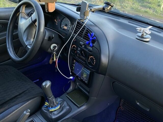 Красный Мицубиси Лансер, объемом двигателя 1.3 л и пробегом 182 тыс. км за 3000 $, фото 9 на Automoto.ua