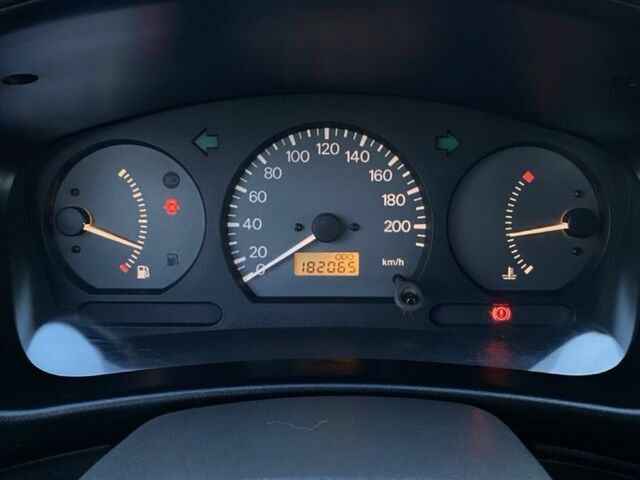 Красный Мицубиси Лансер, объемом двигателя 1.3 л и пробегом 182 тыс. км за 3000 $, фото 11 на Automoto.ua