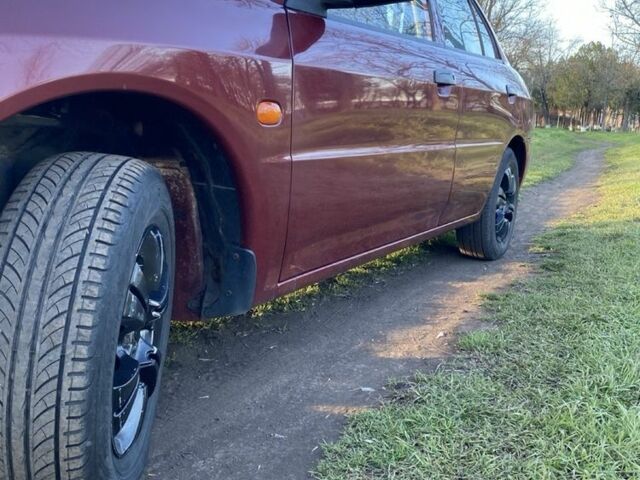 Красный Мицубиси Лансер, объемом двигателя 1.3 л и пробегом 182 тыс. км за 3000 $, фото 2 на Automoto.ua