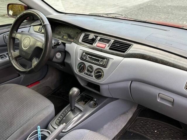 Красный Мицубиси Лансер, объемом двигателя 2 л и пробегом 350 тыс. км за 3399 $, фото 7 на Automoto.ua