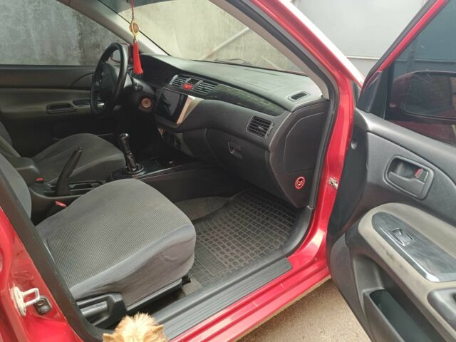 Міцубісі Lancer 2003 у Харкові на Automoto.ua Червоний Міцубісі Lancer, об'ємом двигуна 1.6 л та пробігом 302 тис. км за 3800 $, фото 14 на Automoto.ua
