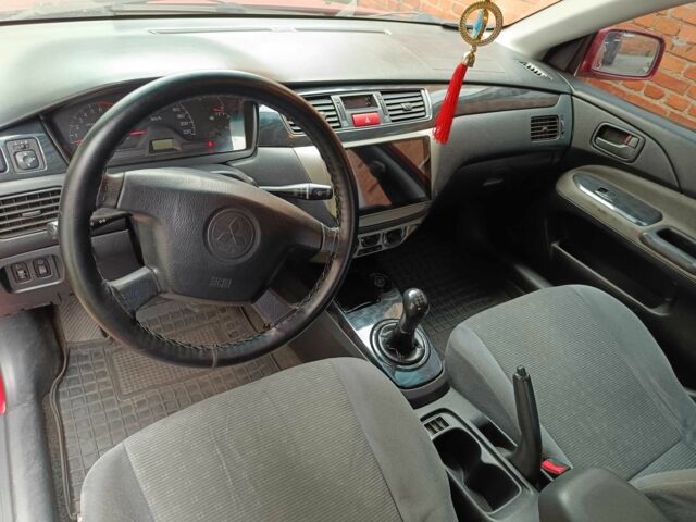 Міцубісі Lancer 2003 у Харкові на Automoto.ua Червоний Міцубісі Lancer, об'ємом двигуна 1.6 л та пробігом 302 тис. км за 3800 $, фото 9 на Automoto.ua