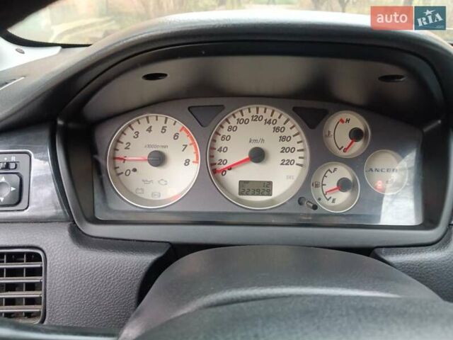 Червоний Міцубісі Lancer, об'ємом двигуна 1.3 л та пробігом 223 тис. км за 4250 $, фото 23 на Automoto.ua