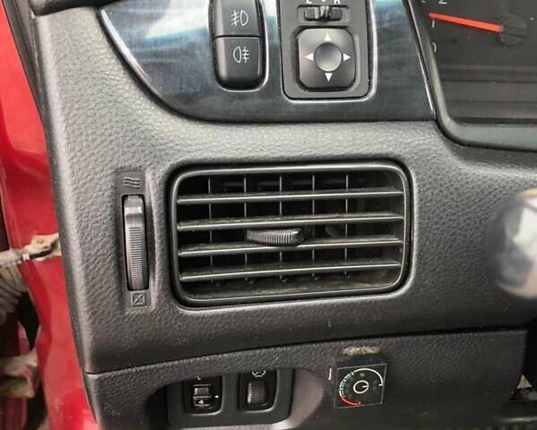 Красный Мицубиси Лансер, объемом двигателя 1.6 л и пробегом 224 тыс. км за 5500 $, фото 8 на Automoto.ua