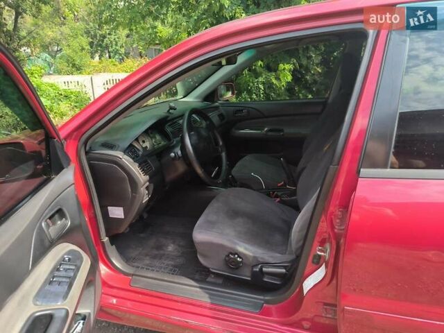 Красный Мицубиси Лансер, объемом двигателя 1.6 л и пробегом 400 тыс. км за 3100 $, фото 7 на Automoto.ua